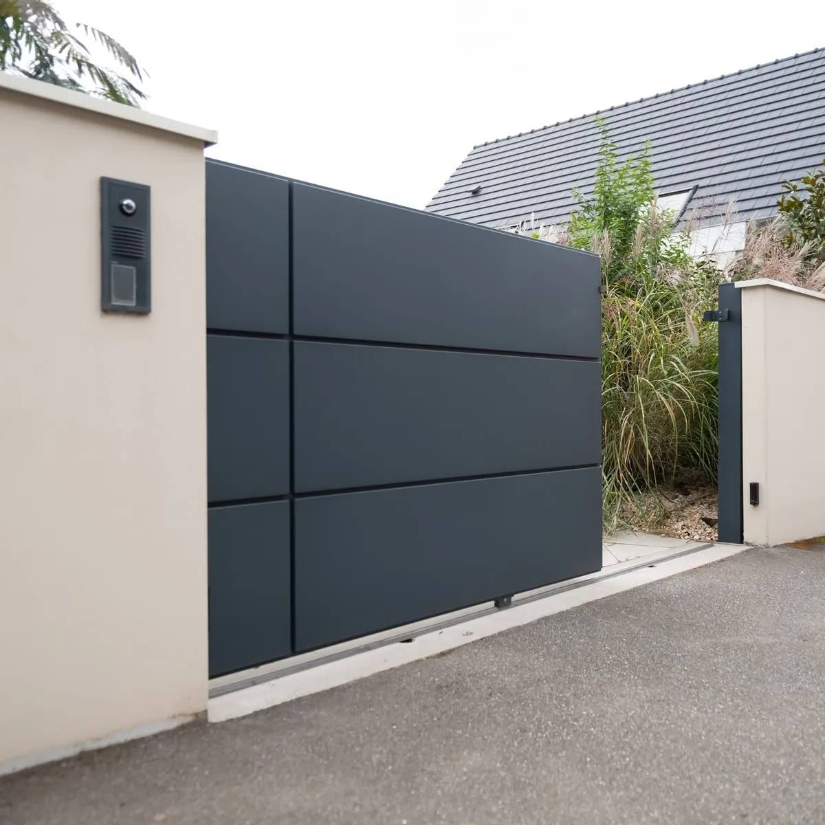 Portail aluminium coulissant — Moirans