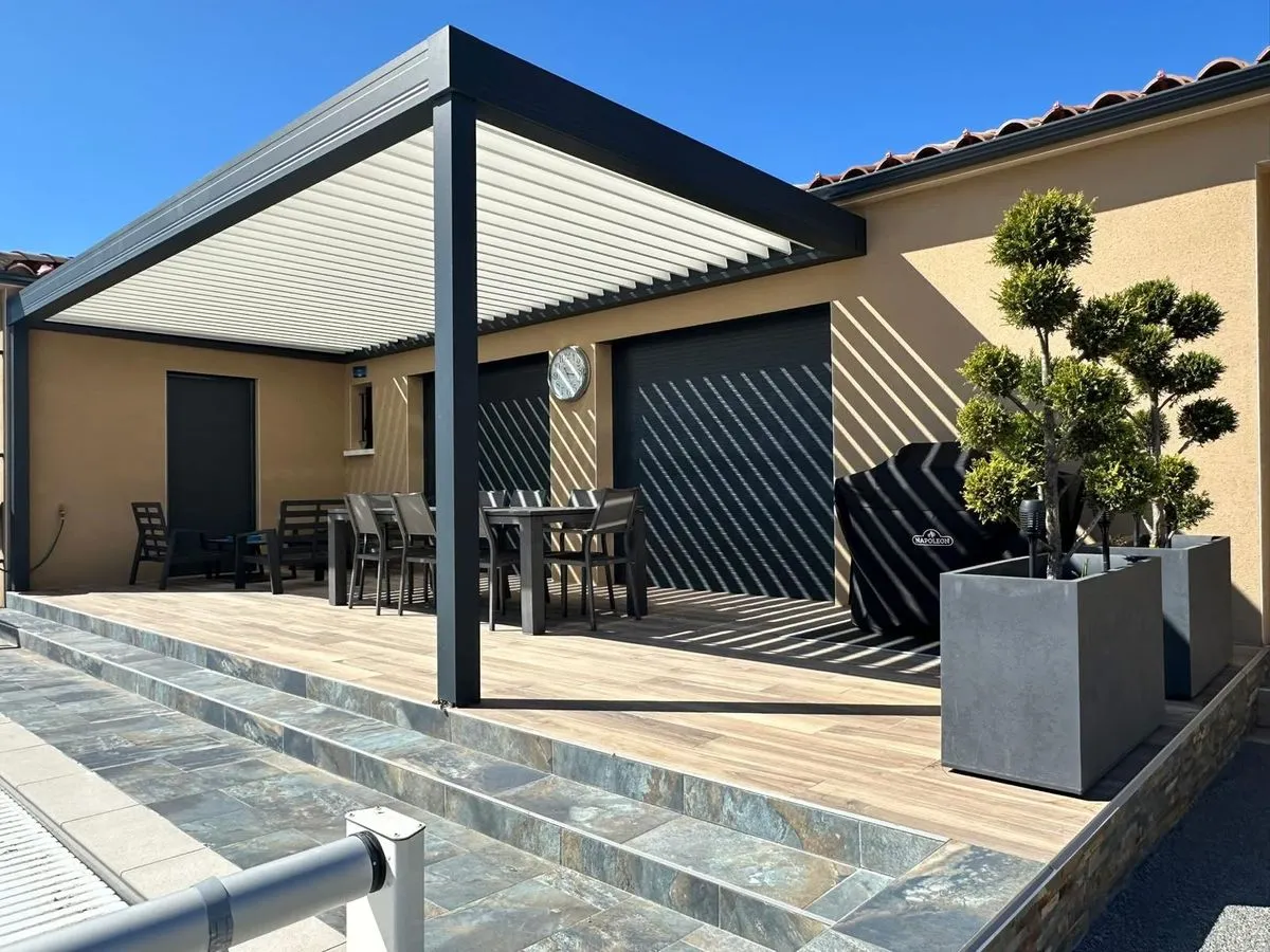 Pergola bioclimatique aluminium — Pays Voironnais