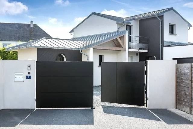 Portail battant aluminium — La Buisse
